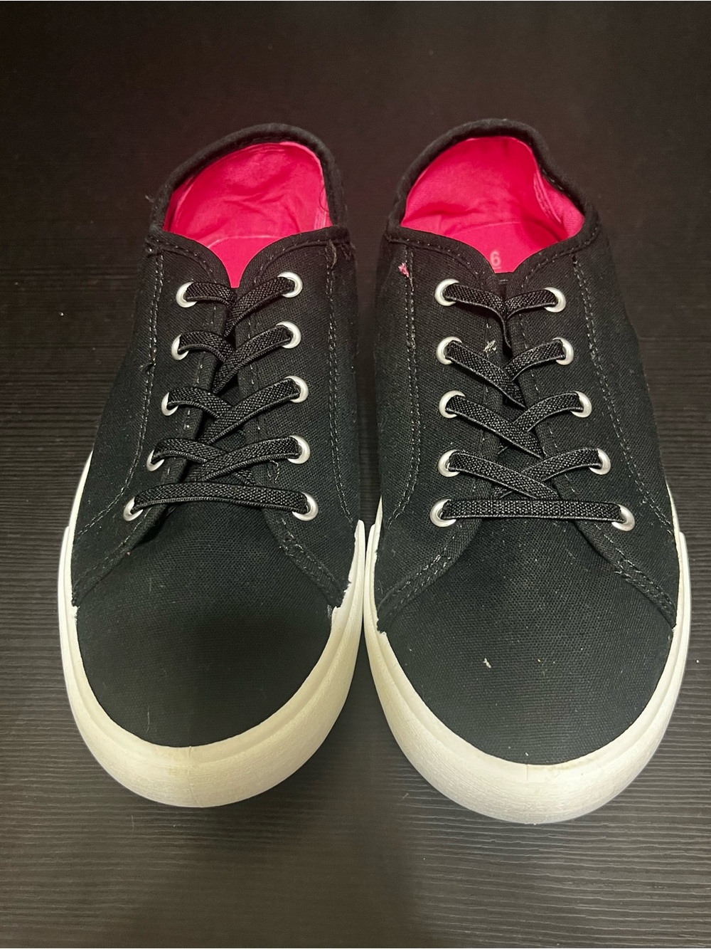 Women’s Wonder Nation black canvas sneakers with pink lining, size US 6